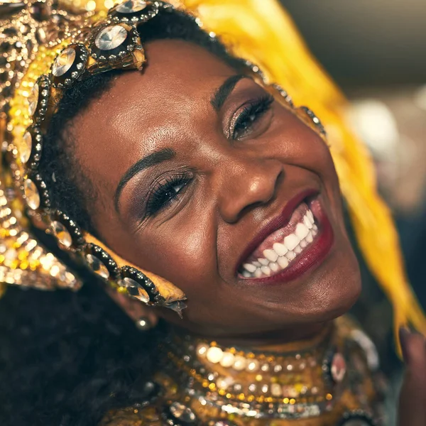 Πορτρέτο Της Μαύρης Γυναίκας Χορεύτρια Καρναβαλιού Και Τον Πολιτισμό Της — Φωτογραφία Αρχείου