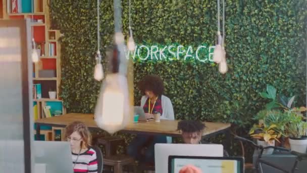Zakenmensen Technologie Coworking Kantoorruimte Digitale Marketing Merk Reclame Opstarten Creatieve — Stockvideo