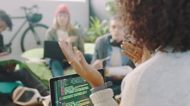 Unga Människor Tech Start Företag Lagarbete Affärsmöte Och Brainstorming Webbdesign — Stockvideo