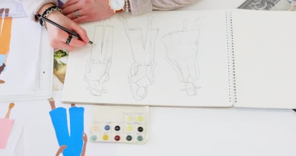 Σχεδιασμός Μόδας Γυναίκα Χέρι Και Σχεδιαστής Σκίτσο Της Δημιουργικότητας Ρούχα — Αρχείο Βίντεο