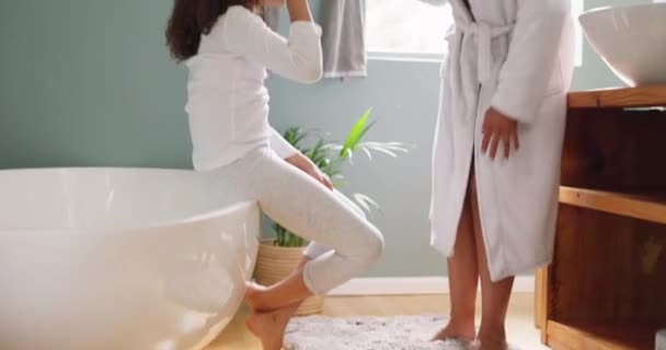 Higiene Dentista Mãe Filha Escovando Dentes Banheiro Uma Rotina Matinal — Vídeo de Stock