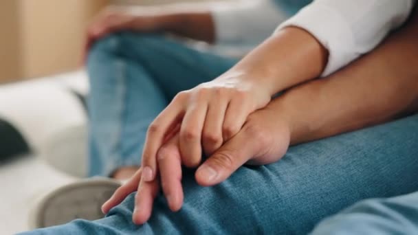 Mãos Dadas Apoio Confiança Com Casal Solidariedade Amor Com Respeito — Vídeo de Stock
