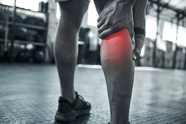 Біль Теляті Від Травм Болить Руки Тренера Торкаються Ноги Болю — стокове фото