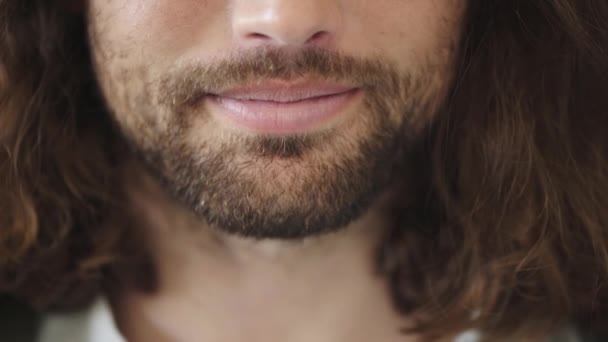 Uomo Barba Primo Piano Sorriso Sulla Bocca Denti Peli Del — Video Stock