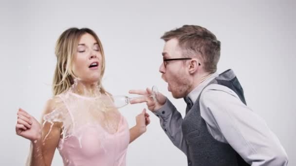 Champagne Accident Couple Amis Une Fête Danse Mariage Gâchis Verre — Video