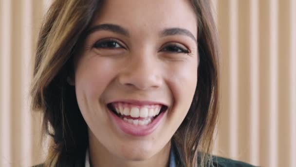 Kobieta Twarz Uśmiech Biurze Dla Wizji Celów Motywacji Projektowaniu Stron — Wideo stockowe