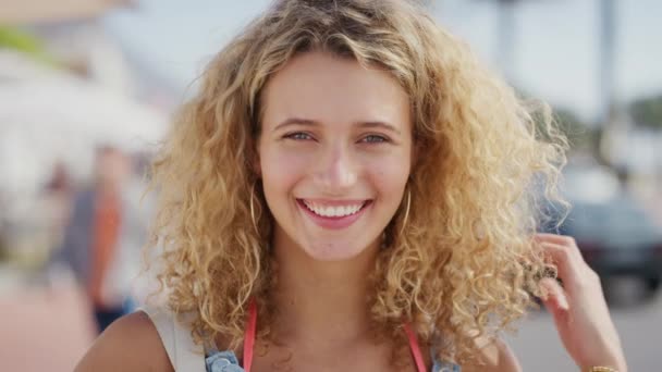 Rostro Sonrisa Feliz Retrato Mujer Ciudad Ciudad Aire Libre Hawaii — Vídeos de Stock
