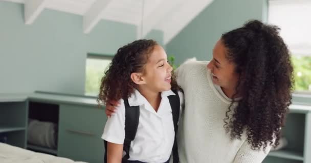 Černá Matka Dítě Objetí Školní Uniformě Portrét Pro Lásku Štěstí — Stock video