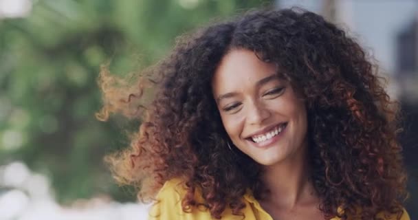 Gezichtsportret Glimlach Zakenvrouw Stad Blij Voor Motivatie Succes Werk Ochtend — Stockvideo