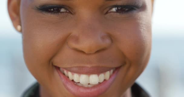 Fekete Arc Mosoly Portré Kültéri Boldogság Bizalom Nevetés Életmód Motiváció — Stock videók