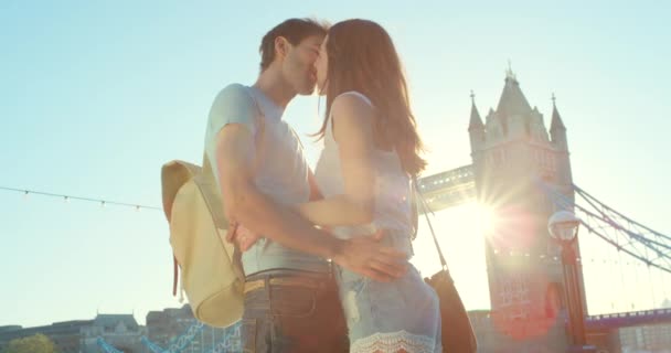 Couple Baiser Vacances Avec Amour Affection Soin Lors Une Escapade — Video