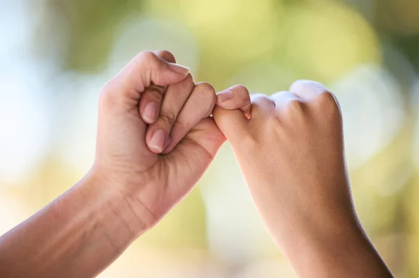 Άνθρωποι Υπόσχεση Και Δάχτυλα Για Την Υποστήριξη Την Εμπιστοσύνη Και — Φωτογραφία Αρχείου