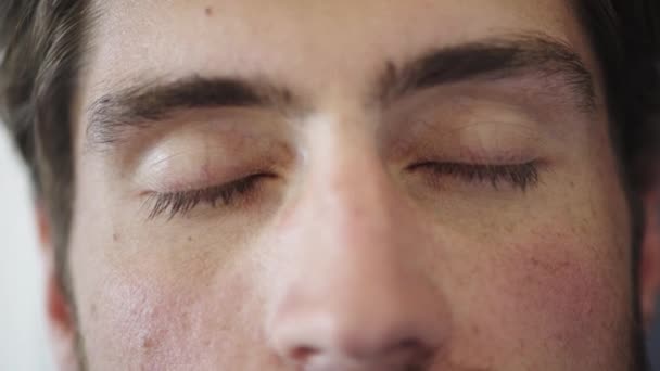 Detailní Záběr Mužské Oči Otevřené Pro Vidění Wellness Nebo Zdraví — Stock video