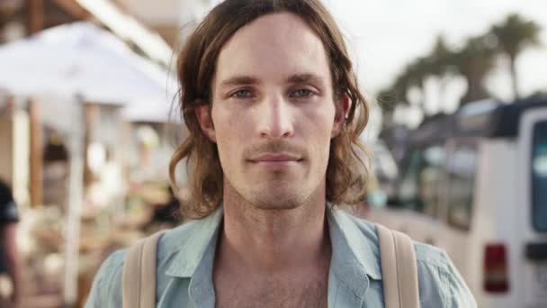 Gesicht Eines Jungen Mannes Sommer Outdoor Markt Und Urlaubsreisen Lokalen — Stockvideo