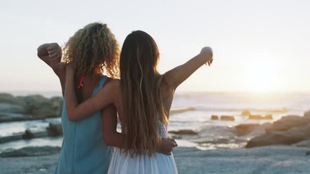 Amigos Viagem Liberdade Pôr Sol Praia Natureza Com Felicidade Mar — Vídeo de Stock