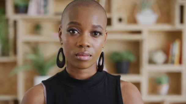 Schoonheid Mode Gezicht Met Een Model Zwarte Vrouw Studio Een — Stockvideo