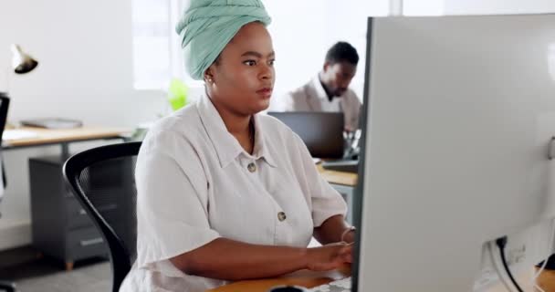Business Computer Black Woman Writing Notes Προγραμματισμός Ιδέες Διοίκησης Έρευνας — Αρχείο Βίντεο