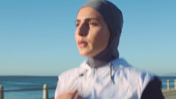 Corsa All Aria Aperta Fitness Musulmano Femminile Spiaggia Sul Marciapiede — Video Stock