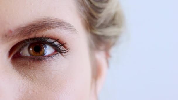 Augen Make Und Vision Mit Kosmetischer Linse Und Frau Schönheit — Stockvideo
