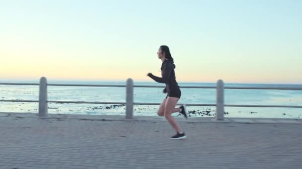 Fitness Běh Žena Pláži Cvičení Tělového Wellness Rychlého Tréninku Pro — Stock video