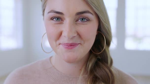 Ansikte Front Och Kvinnlig Psykolog Från Skottland Hennes Terapi Eller — Stockvideo