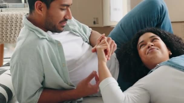Onroerend Goed Liefde Paar Hand Hand Ontspannen Tijdens Pauze Tijdens — Stockvideo