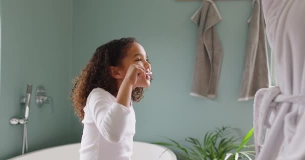 Higiena Szczęśliwy Matka Mycie Zębów Dzieckiem Czyszczenie Zębów Opieki Zdrowotnej — Wideo stockowe