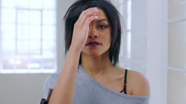 Güzellik Merkezinde Yüz Saç Stilisti Yaratıcı Kariyer Için Kuaför Kendine — Stok video