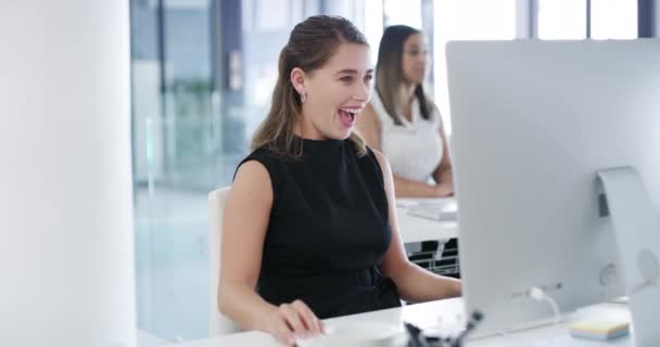 Geschäftsfrauen Computer Oder Erfolg High Five Für Digitales Marketing Geschäft — Stockvideo