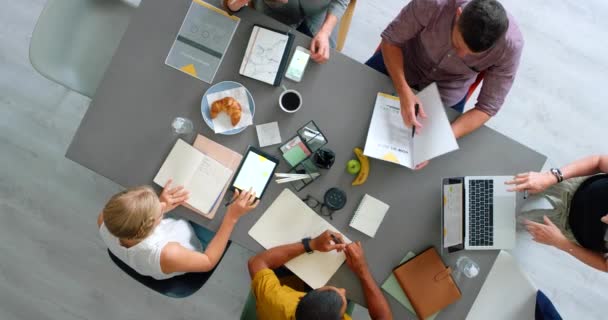 Reunião Planejamento Colaboração Com Uma Equipe Sentada Torno Uma Mesa — Vídeo de Stock