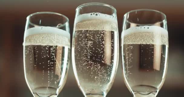 Szkło Szampan Alkohol Bąbelki Tosty Nowy Rok Przyjęcie Uroczystość Rozmazanym — Wideo stockowe