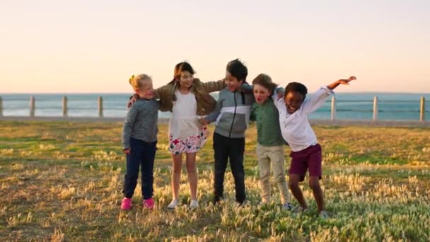 Bambini Diversità Felicità Parco Spiaggia Natura Ambiente Estivo Divertimento Libertà — Video Stock