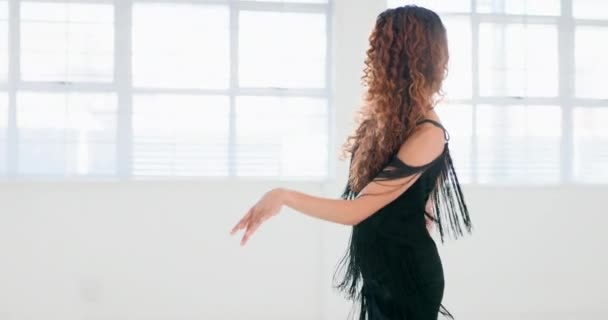 Salsa Ballroom Dansvoorstelling Vrouw Doet Training Sexy Creatieve Recital Praktijk — Stockvideo