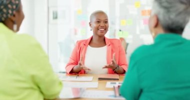 İş kadınları, tartışma ve takım, kurumsal seminer ve işbirliği, fikir paylaşımı ile ilgili konuşmacı ve akıl hocalığı. İletişim, iş adamları ve anlaşma, sohbet ve fikir atölyesi
