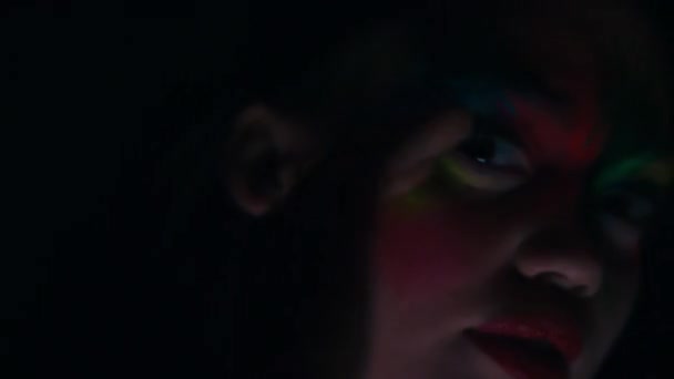 Krása Neon Malba Tváří Ženy Pro Návrháře Kreativní Umění Nočním — Stock video