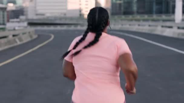 Фитнес Город Плюс Размер Женщина Бежит Потери Веса Физические Упражнения — стоковое видео