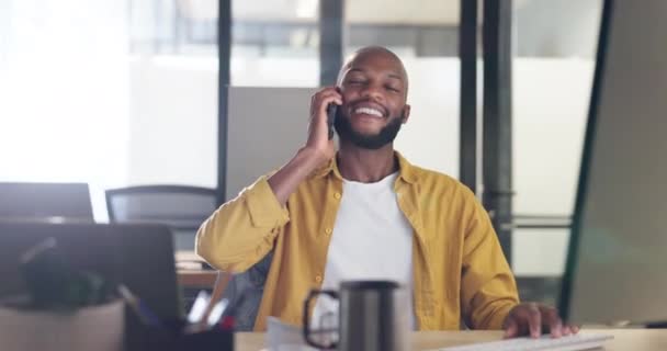 Comunicação Escritório Homem Negro Telefonema Com Cliente Para Reunião Line — Vídeo de Stock