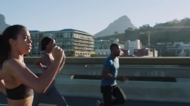Кейптаун Місто Друзі Бігають Фітнес Тренування Тренуються Влітку Здоров Серцево — стокове відео