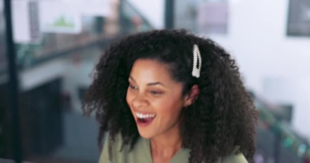 Возбужденный Счастливый Победитель Успехом Черная Женщина Бизнесе Ура Бонус Продвижение — стоковое видео