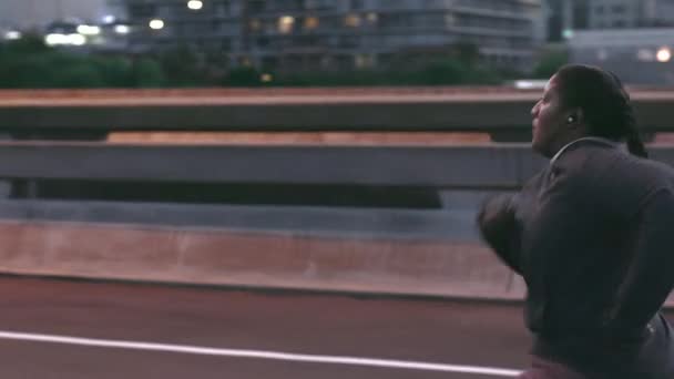 Фітнес Ніч Чорношкіра Жінка Бігає Місті Схуднення Здорового Способу Життя — стокове відео