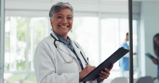Rostro Médico Éxito Gestión Hospitalaria Visión Sanitaria Cardiología Confían Lista — Vídeos de Stock