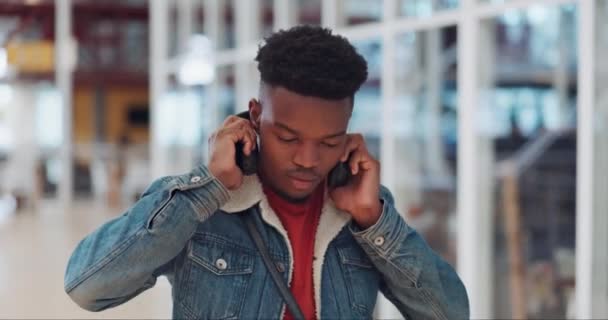 Face Ofis Binasında Çalışan Siyahi Bir Adam Çalışan Müzikli Güçlü — Stok video