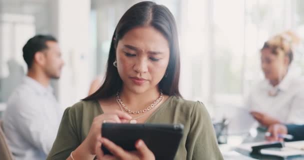 타블렛 Tablet 커뮤니케이션 Communication 아시아인 Asian Woman 온라인 워킹을 모임이다 — 비디오