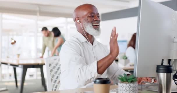 Wideo Spotkanie Starszy Czarny Mężczyzna Biurze Rozmawiający Rozmawiający Dyskutujący Globalnym — Wideo stockowe