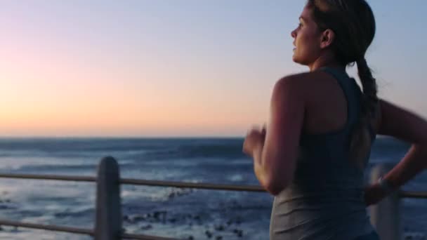 Běh Cvičení Těhotné Ženy Mořské Promenádě Noci Cvičení Kardio Trénink — Stock video