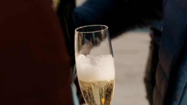 Шампанское Праздник Друзья Вечеринке Честь Дня Рождения Новым Годом Крыше — стоковое видео