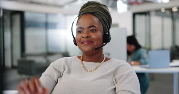 Crm 呼叫中心和黑人妇女在电话营销呼叫结束时对客户服务感到满意 互联网 网络帮助和与我们联系的营销咨询顾问代理与沟通 — 图库视频影像