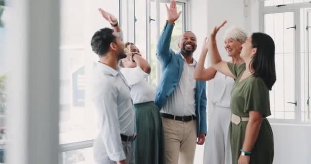 Sonrisa Éxito Cinco Personas Alto Negocios Reunión Aplausos Para Crecimiento — Vídeos de Stock