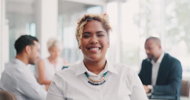 Yüz Lider Kadını Planlama Düşünme Sorun Çözme Için Bir Ekiple — Stok video