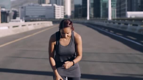 Stretching Běh Žena Ulici Města Pro Fitness Zdravotní Trénink Hudební — Stock video